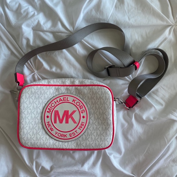 Michael Kors Summer Crossbody - Picture 1 of 5